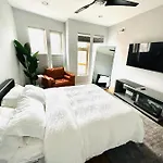 Fishtown Estate ~ Theatre Room ~ Rooftop Terrace