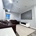 Fishtown Estate ~ Theatre Room ~ Rooftop Terrace