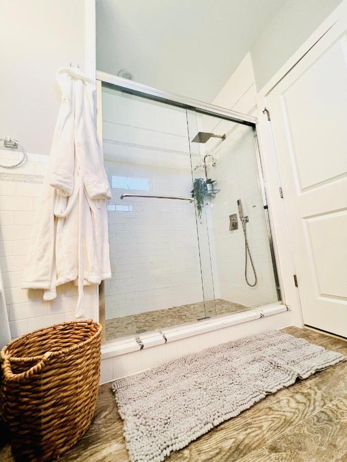 Fishtown Estate ~ Theatre ~ Rooftop Terrace Apartment *