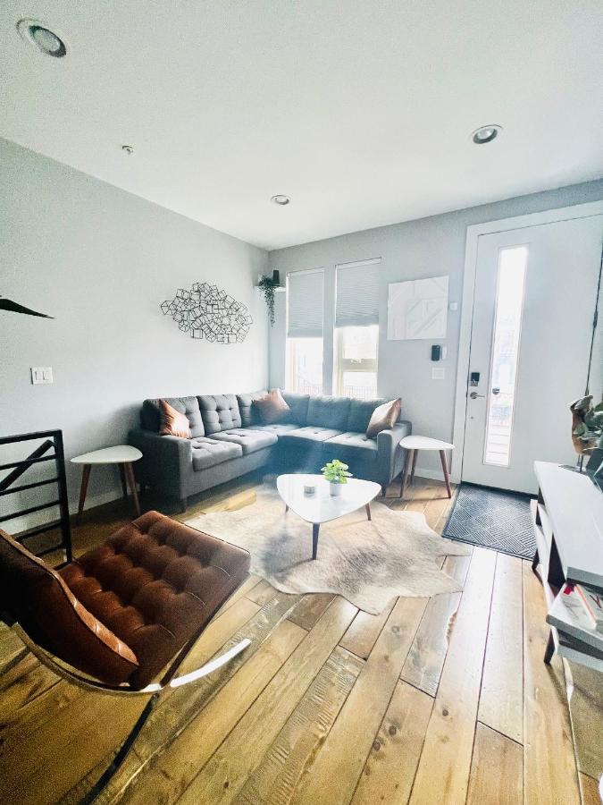 Fishtown Estate ~ Theatre ~ Rooftop Terrace Apartment *